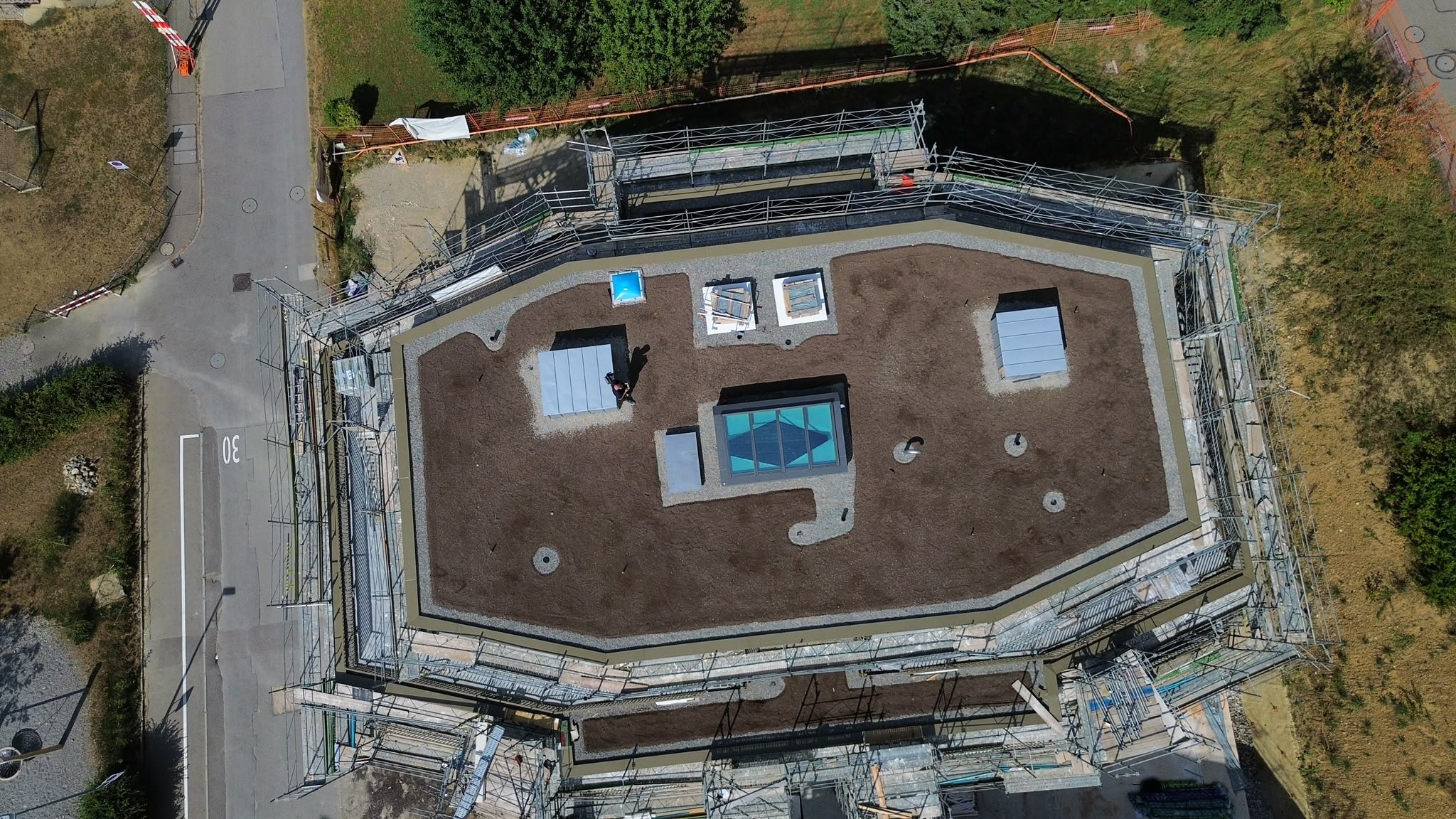 Fertiggestellter Flachdachaufbau