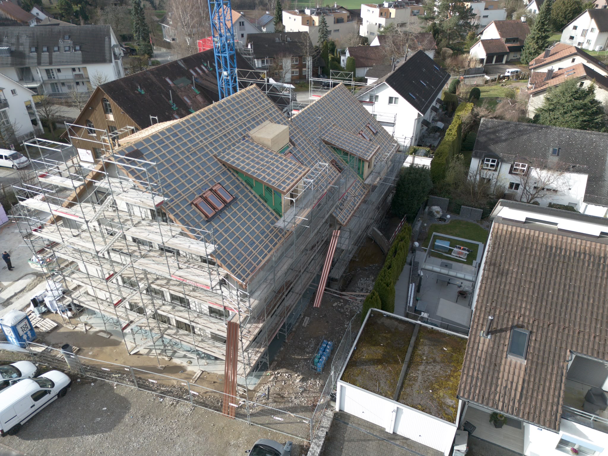 Steildachaufbau mit Lukarnen